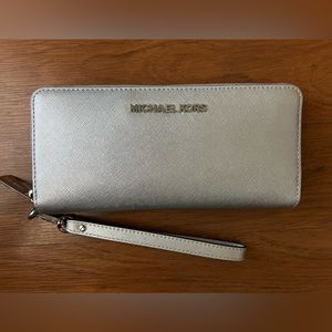Micheal Kors Continental silver clutch wallet